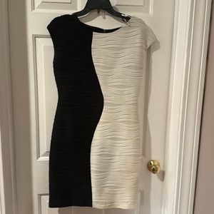 DONNA RICCO of NEW YORK Formfitting stretchy clingy, formfitting material